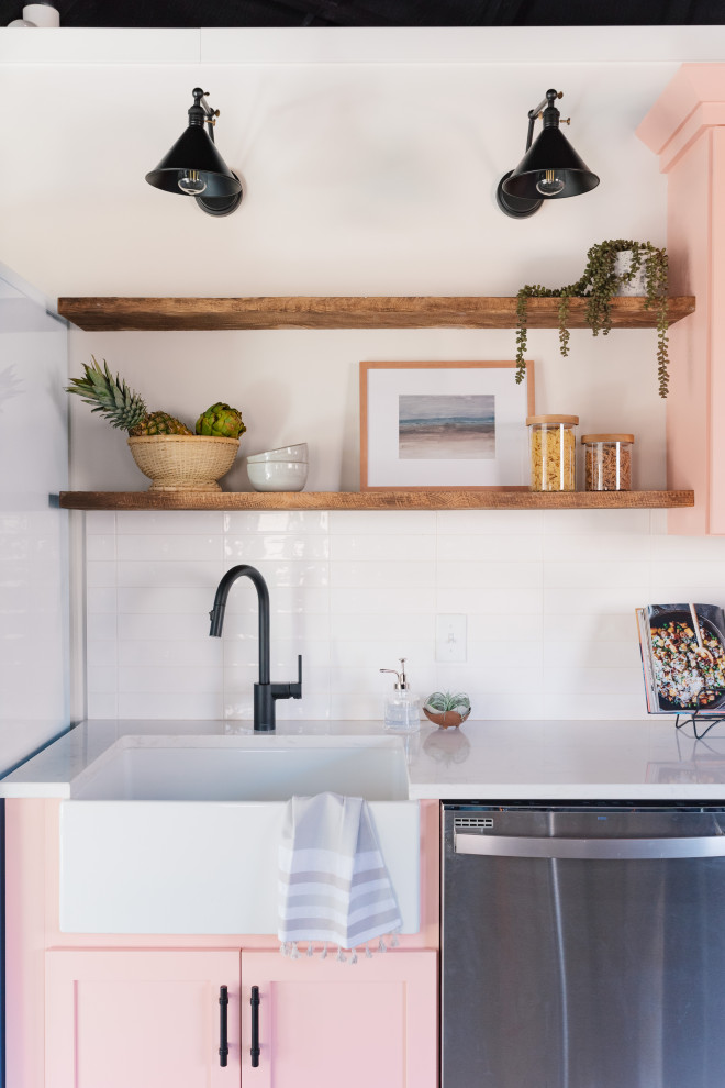 Kitchen - transitional kitchen idea in Omaha