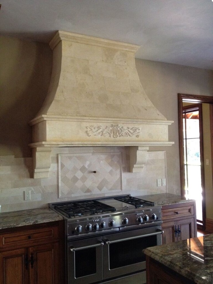 Kitchen - traditional kitchen idea in New Orleans