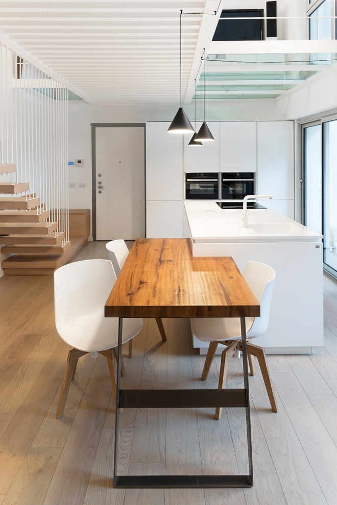 This is an example of a scandinavian kitchen in Milan.
