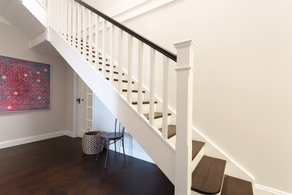 Idée de décoration pour un escalier marin de taille moyenne.