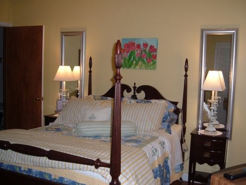 Design ideas for an eclectic bedroom in Bridgeport.