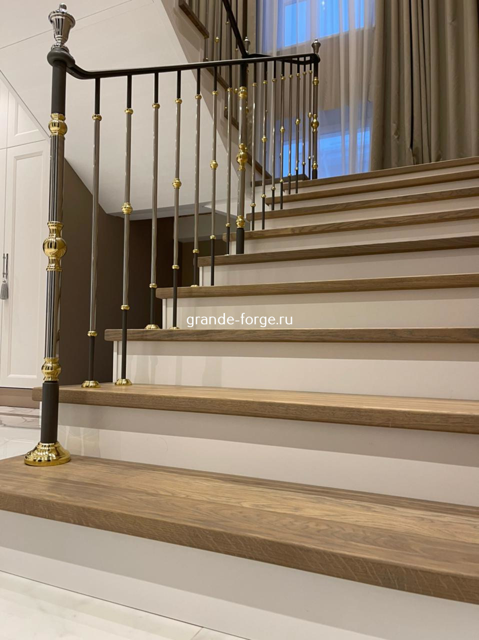 Лестница, латунное ограждение, Grande forge(Франция), коллекция "Гармония"