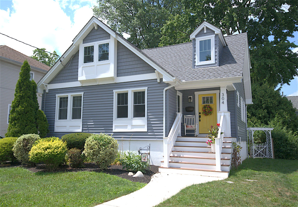 Example of an arts and crafts exterior home design in Newark