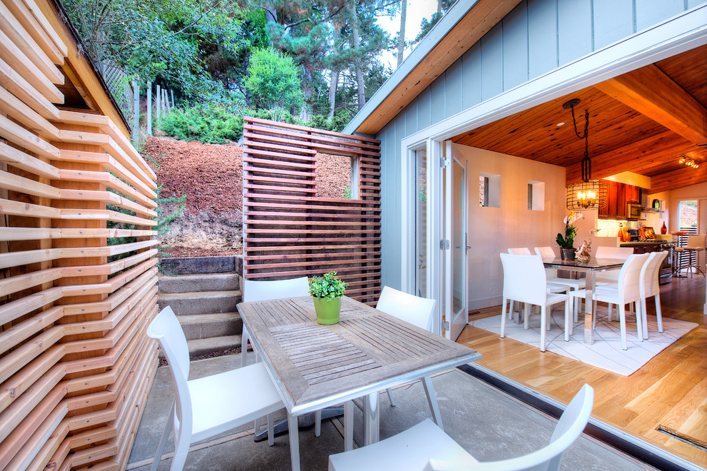 This is an example of a mid-sized contemporary side yard deck in San Francisco with an outdoor kitchen and no cover.