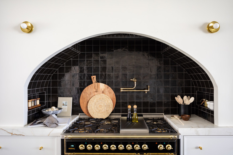 Kitchen - kitchen idea in Phoenix