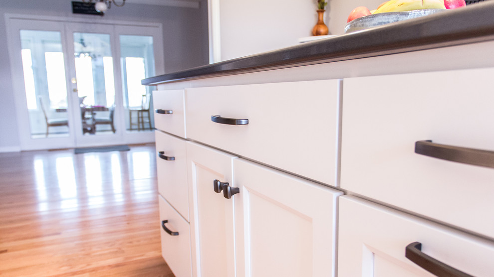 Home design - transitional home design idea