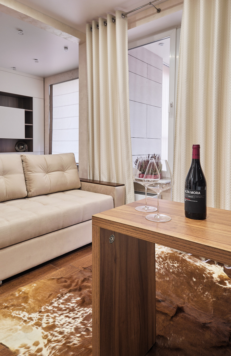 Квартира-студия с трансформируемой мебелью.