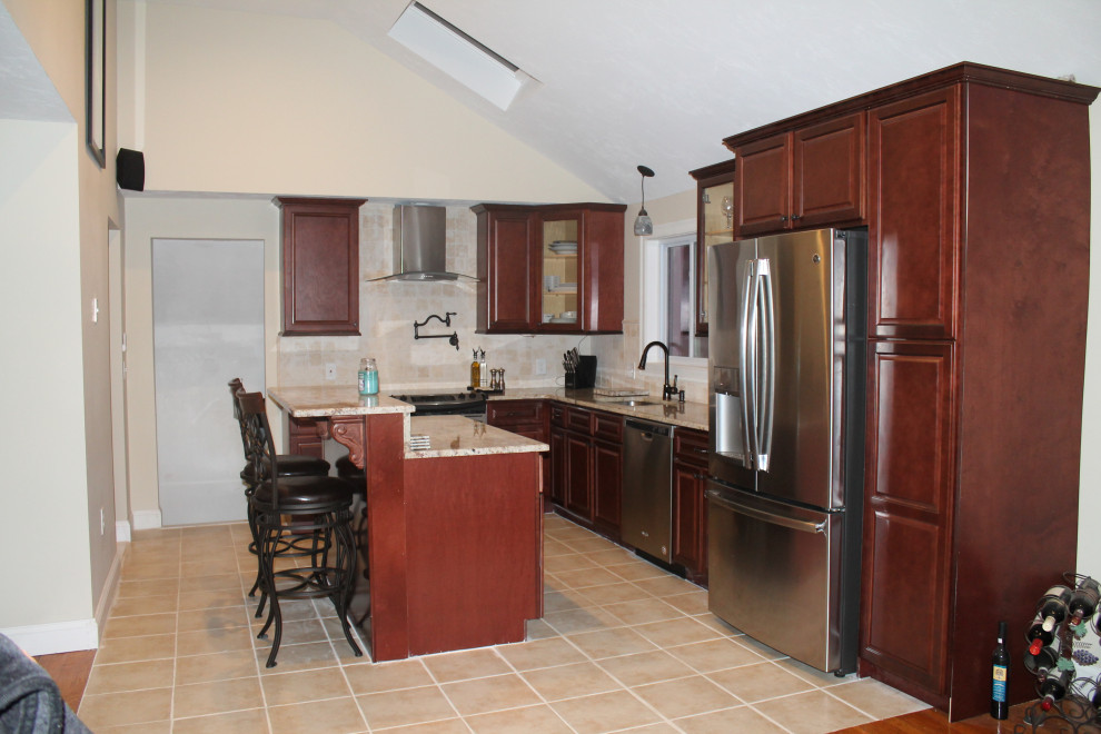 Kitchen - kitchen idea in Boston