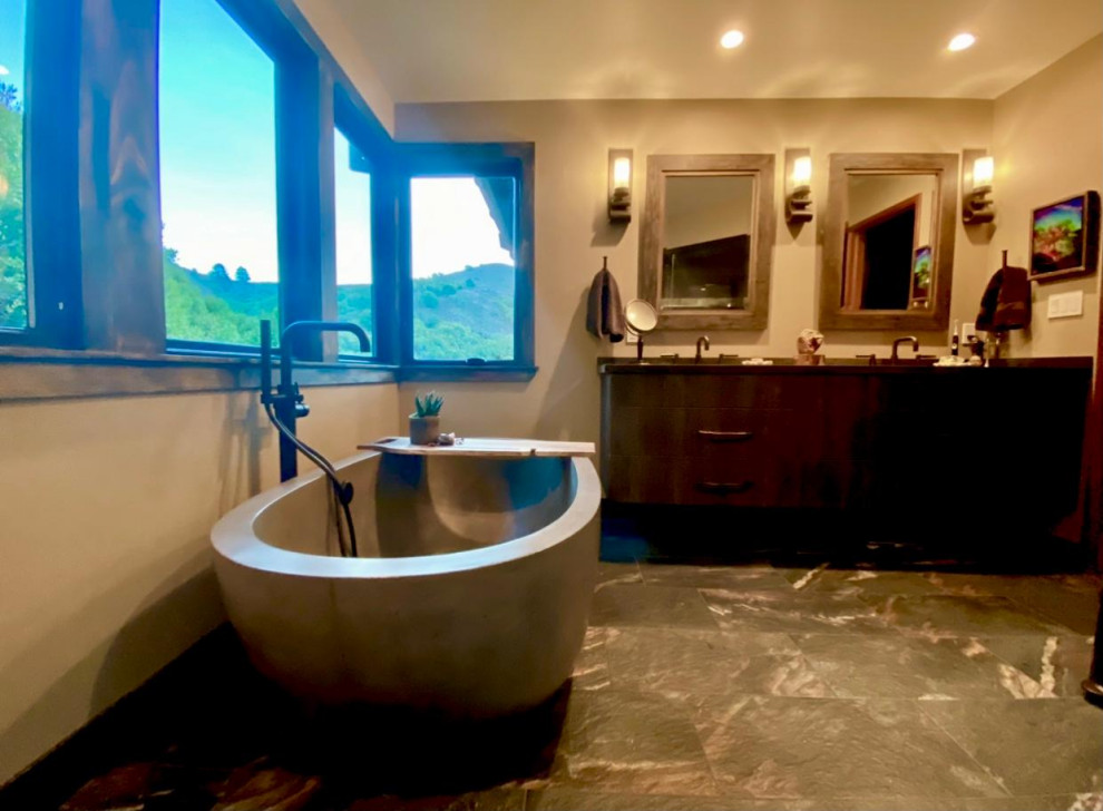 Mountain style bathroom photo in San Francisco
