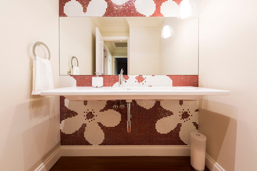 Inspiration for a contemporary powder room in Canberra - Queanbeyan.