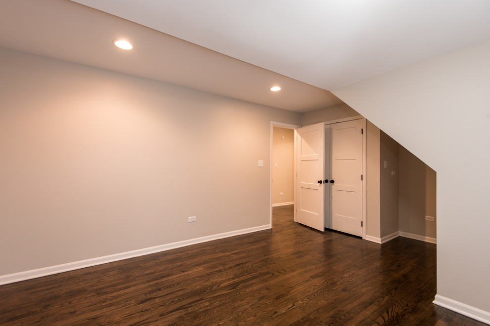 Inspiration for a transitional home design remodel in Chicago