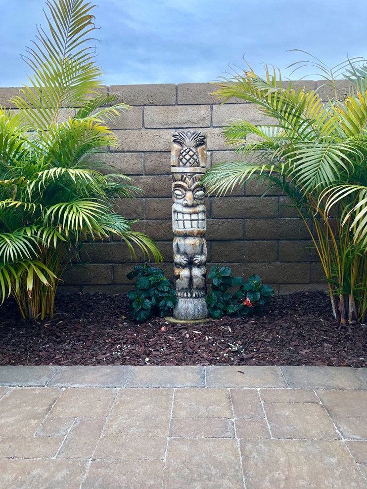 Inspiration for a mid-sized tropical backyard patio in Orange County.