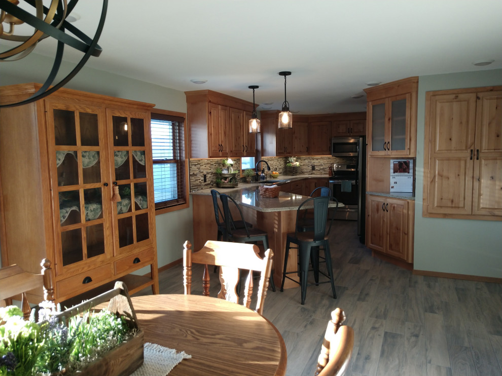 Inspiration for a rustic home design remodel in St Louis