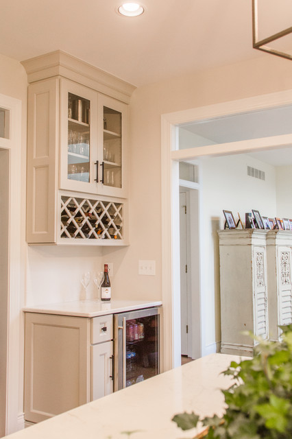 Evandale kitchen, powder room, laundry and mudroom renovation nyklassisk-hemmabar