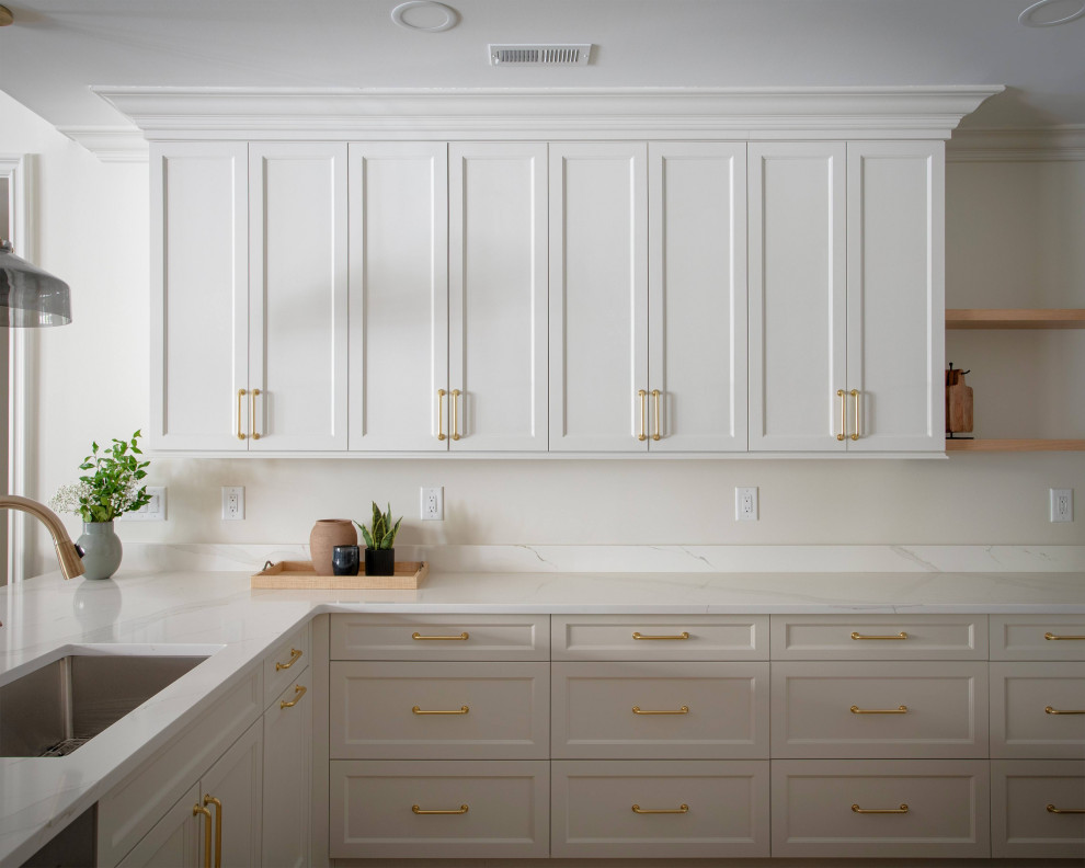 Transitional kitchen photo in Raleigh