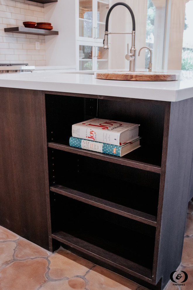 Transitional home design photo in Phoenix