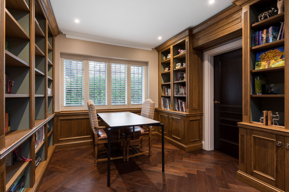 Photo of a traditional home office in Surrey with a reading nook.