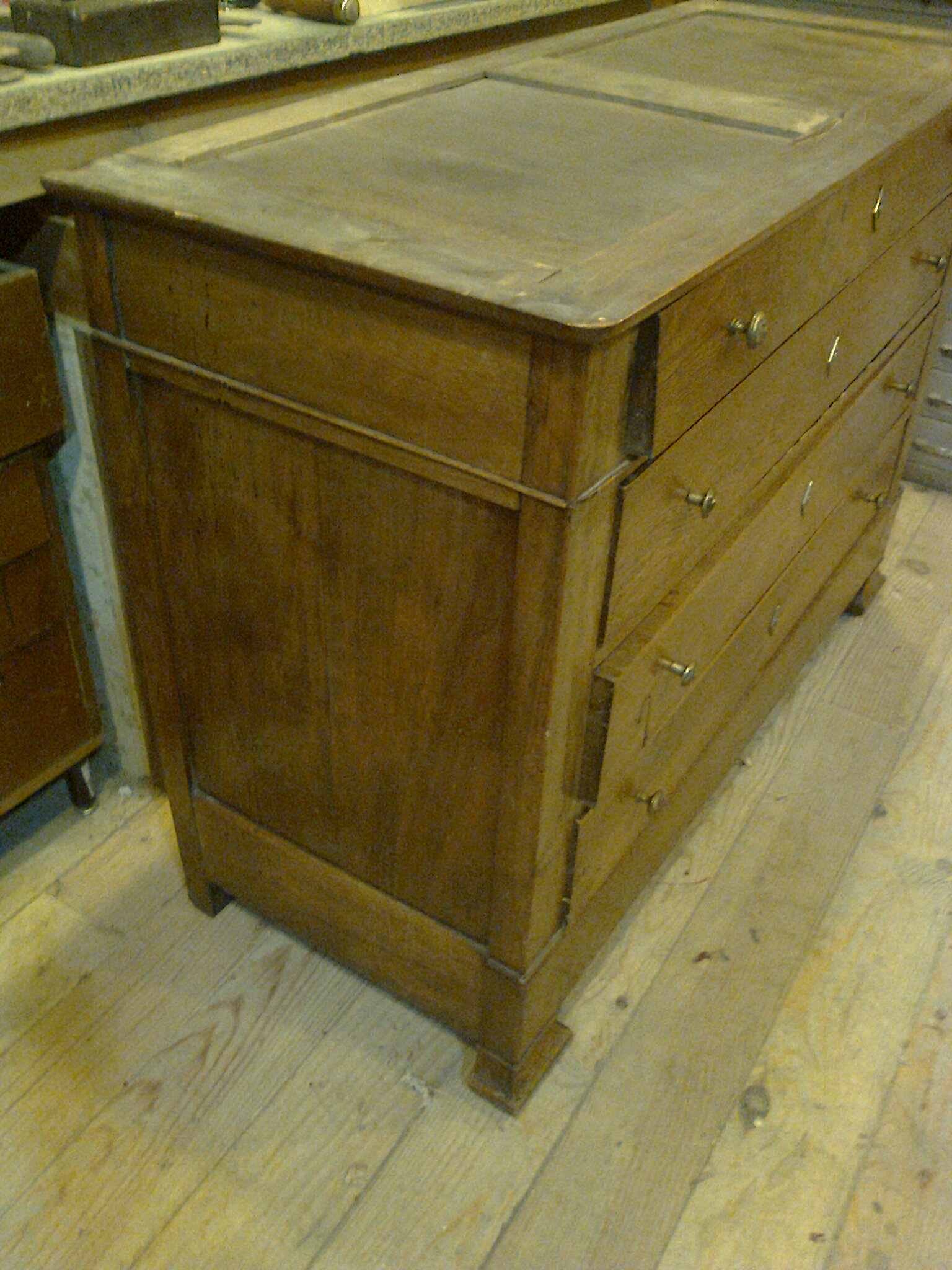Commode en chêne et noyer