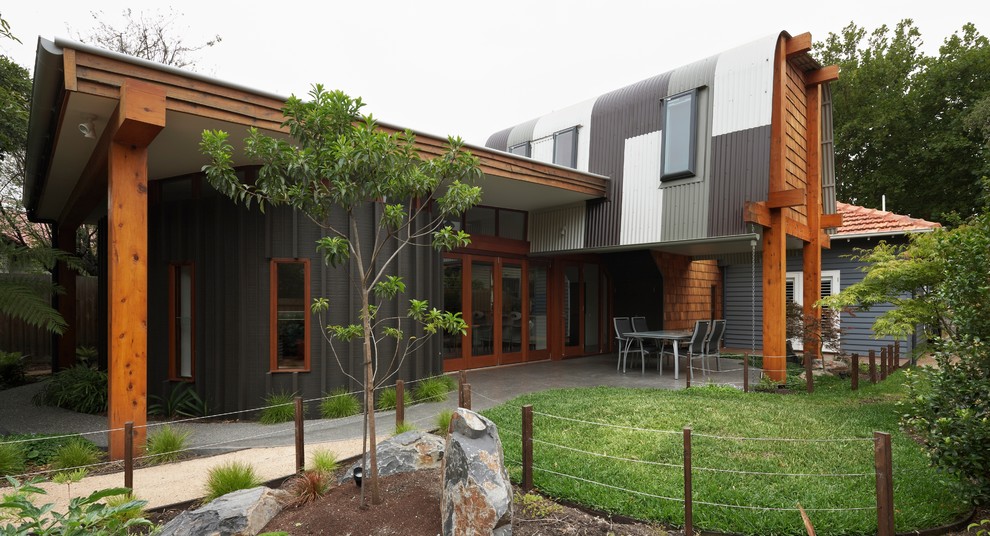 Mid-sized arts and crafts two-storey exterior in Melbourne.
