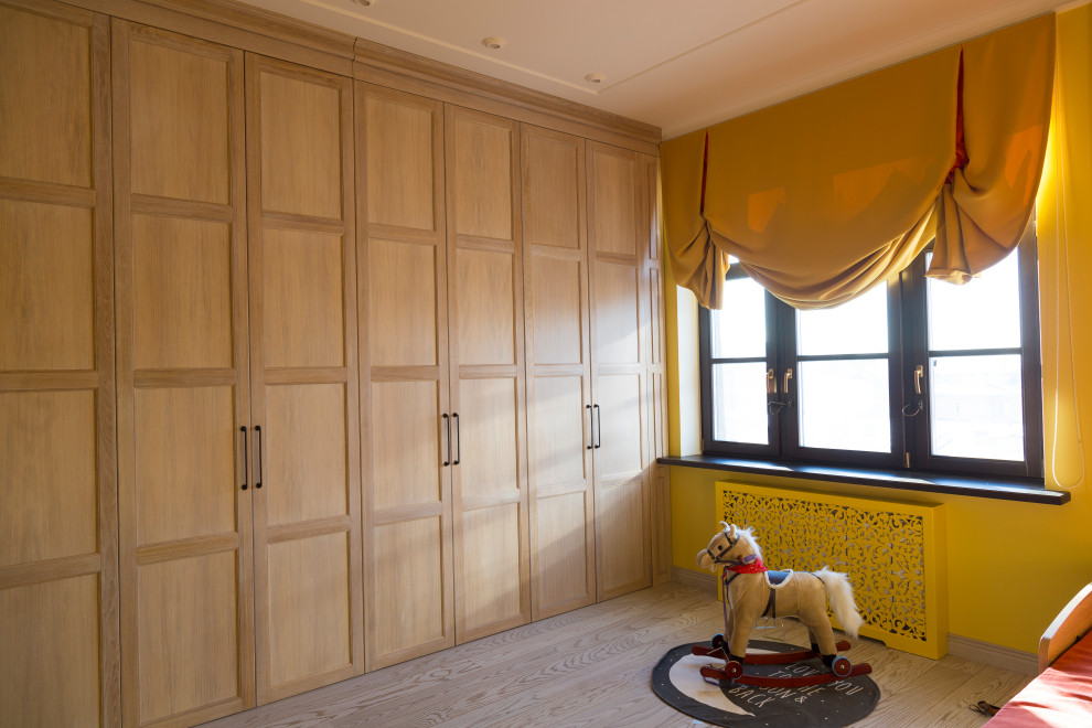 Встроенный шкаф в детскую из массива дуба