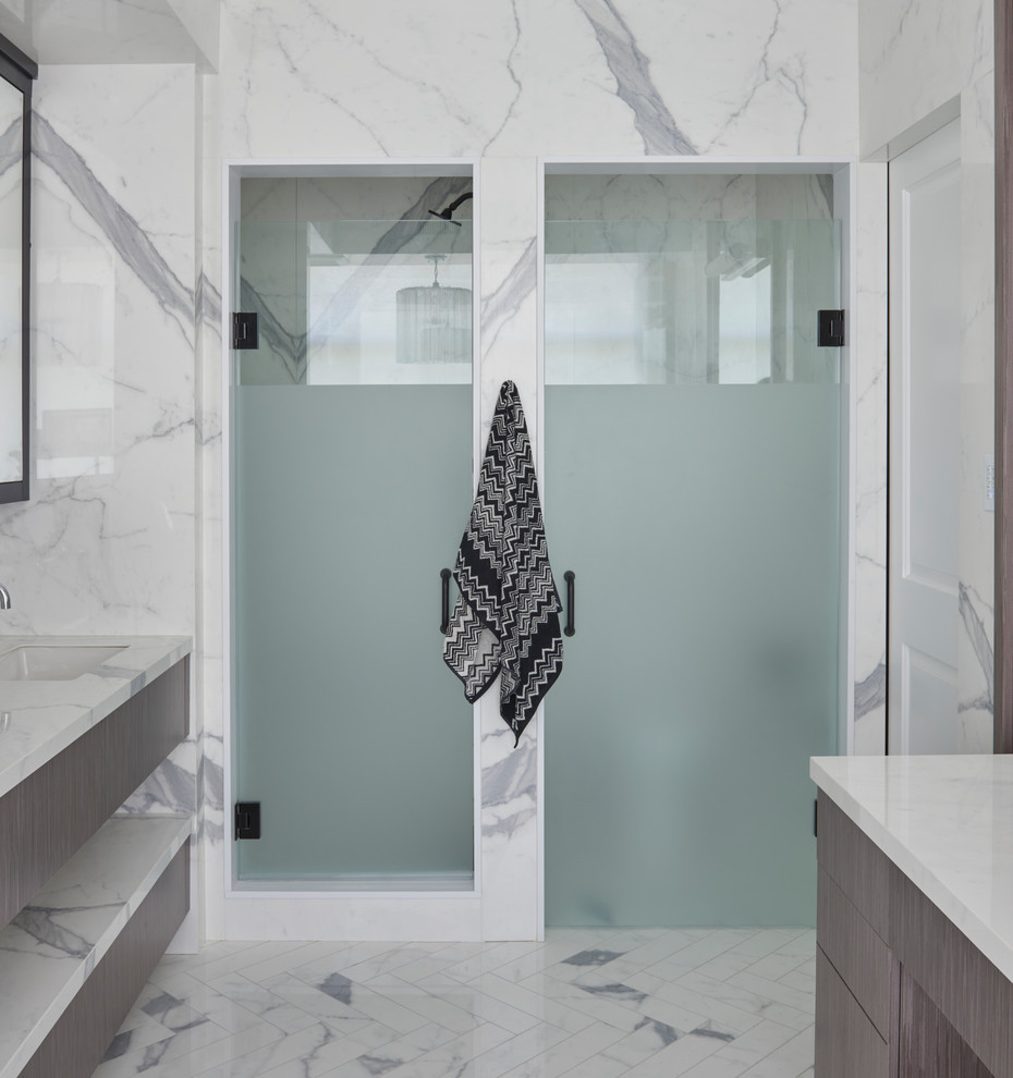 Example of a minimalist bathroom design in Toronto
