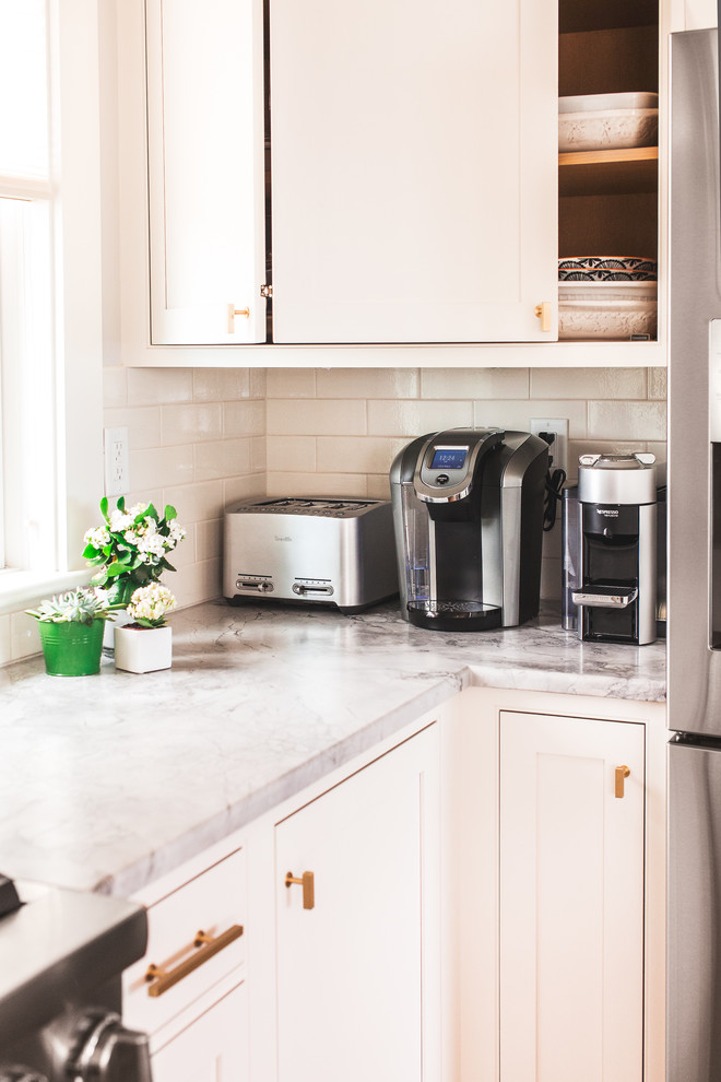 Example of a transitional home design design in Boston