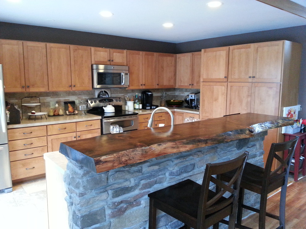 Open concept kitchen - large transitional l-shaped open concept kitchen idea with an undermount sink, shaker cabinets, medium tone wood cabinets, wood countertops, ceramic backsplash, stainless steel appliances and an island
