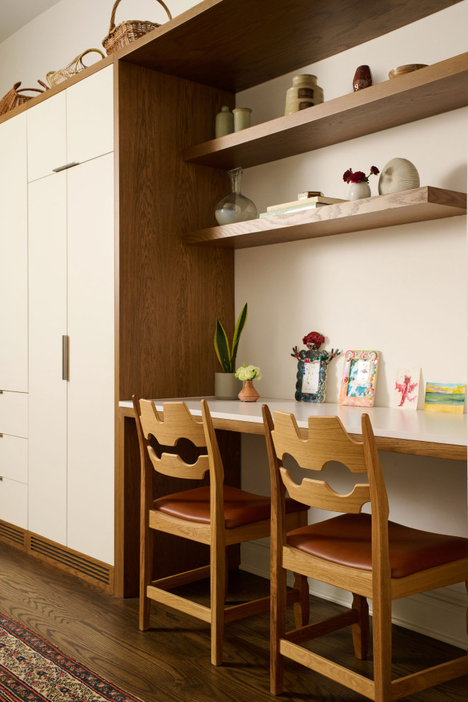 Example of a transitional kids' room design in Chicago