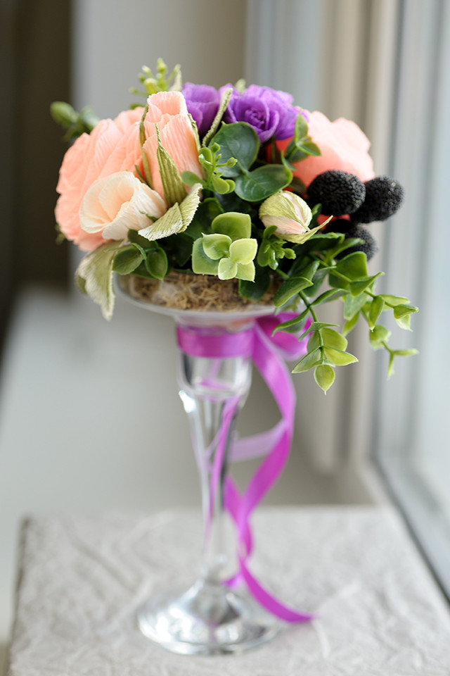 Цветочная композиция на стеклянной подставке