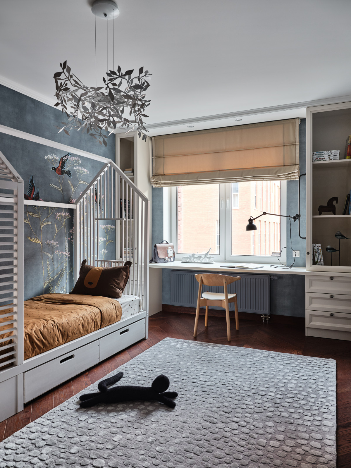 Яркий интерьер с антикварным декором