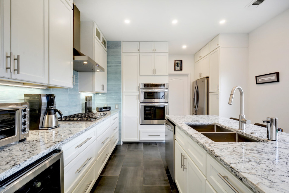 Kitchen - kitchen idea in Austin