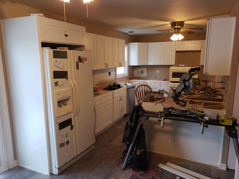 Transitional kitchen photo in Chicago