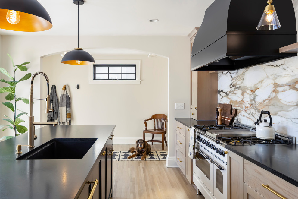 Inspiration for a transitional kitchen remodel in Minneapolis