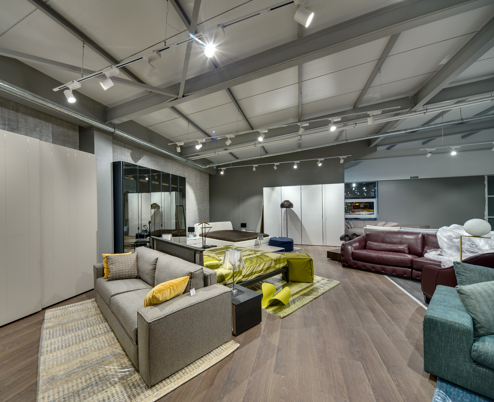 FREEDOM HOUSE — Освещение магазина мебели и декора