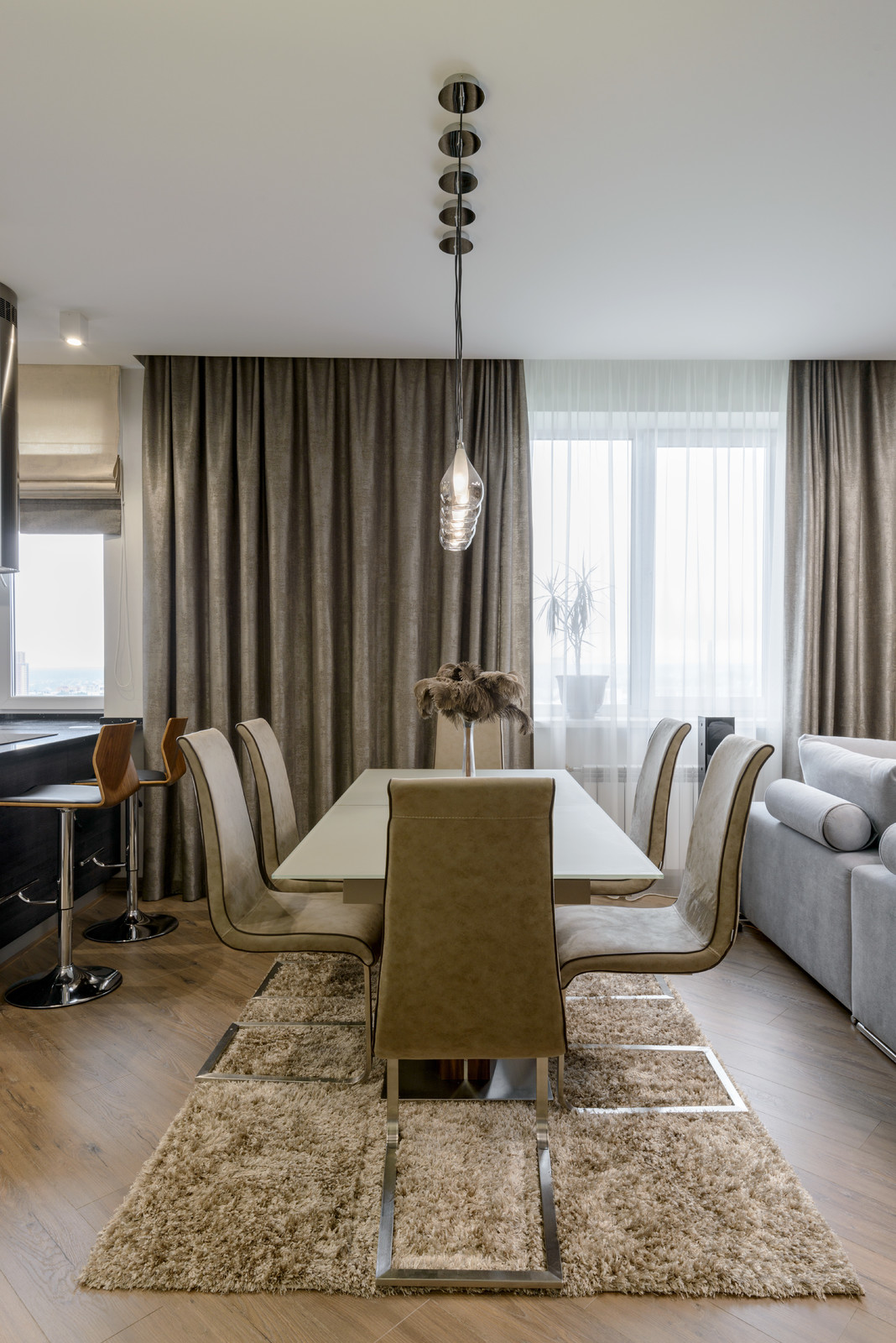 Большая квартира в современном стиле