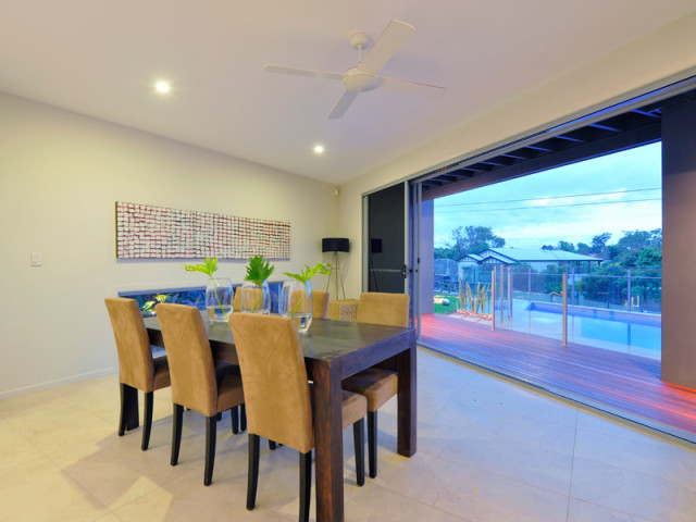 Contemporary Coastal contemporary-dining-room