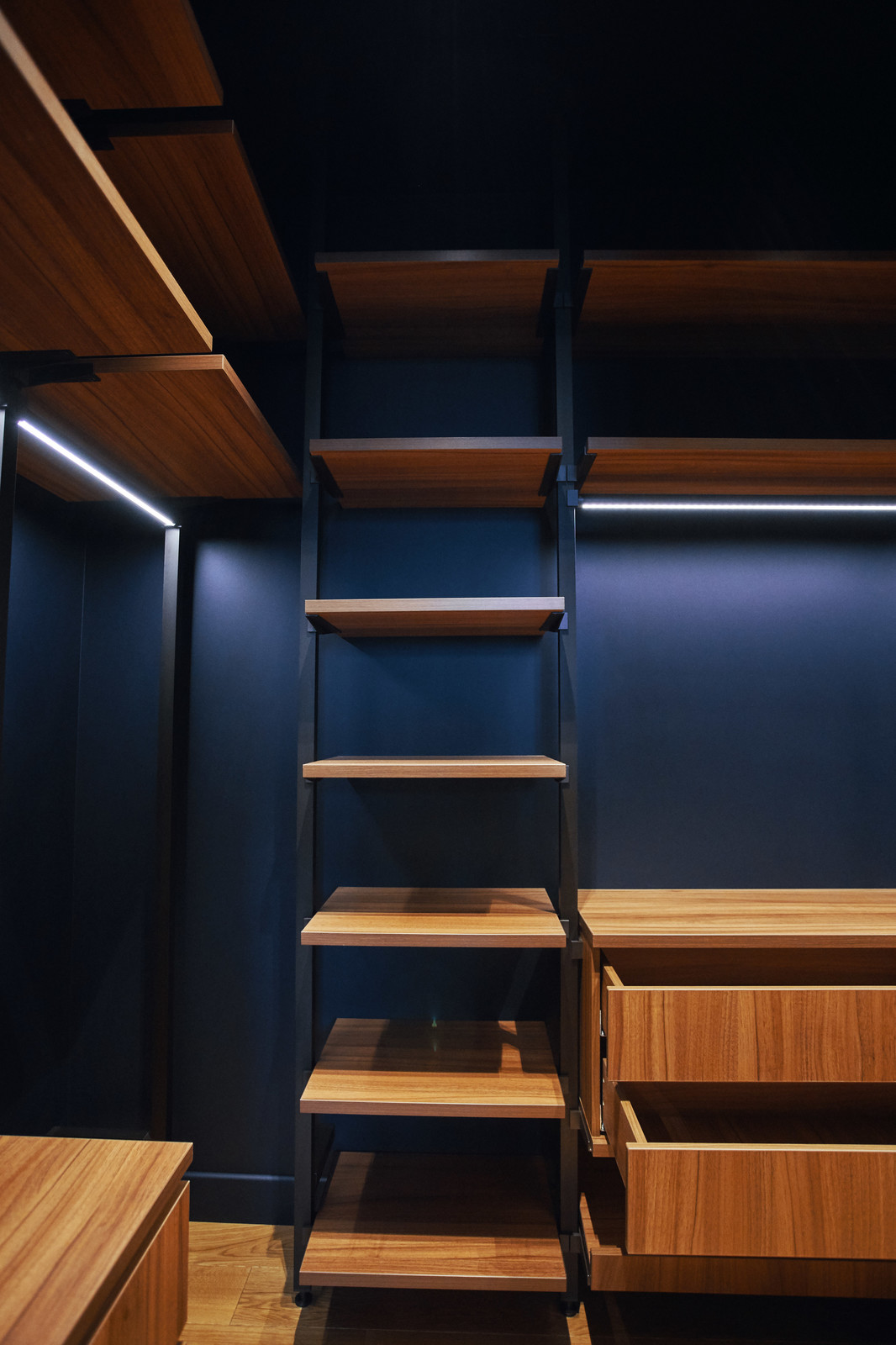 raumplus в интерьере квартиры на Минской, гардеробная UNO спальня