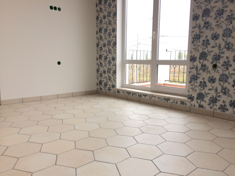 Спальня с гибискусами на мансардном этаже