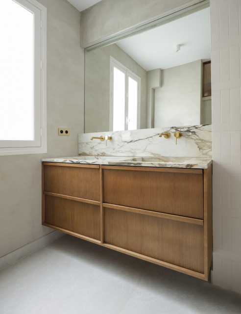 Appartement de 82 m&sup2; rue de Maubeuge modern-badezimmer