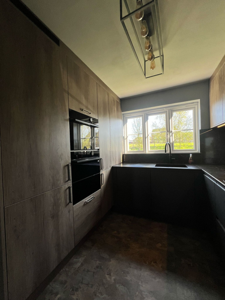 The Hinckley Kitchen - Volpi True Handleless - RRP £30,500 - Luxe Price £25,000