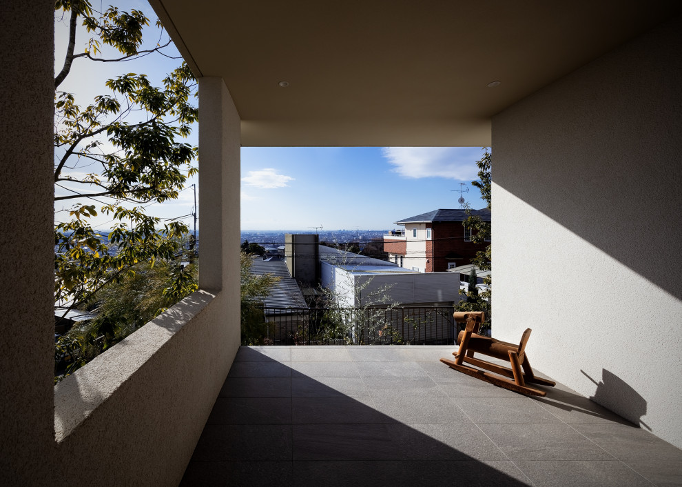 Immagine di un balcone minimalista