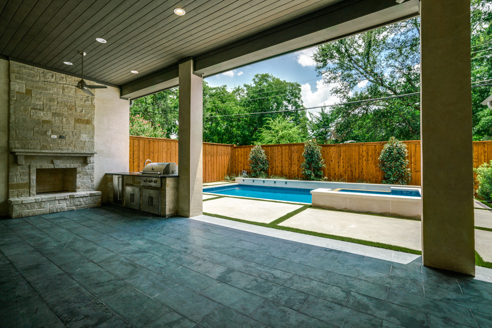 Transitional home design photo in Dallas