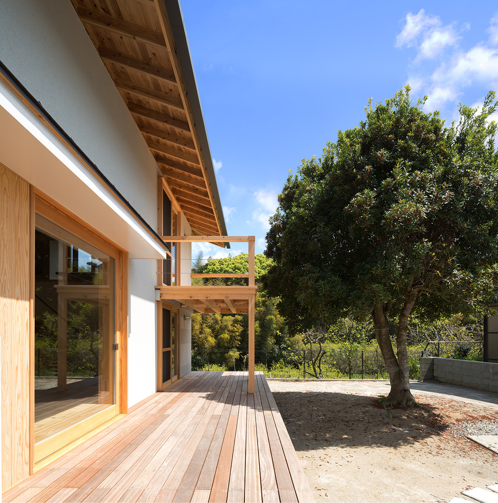 This is an example of a modern verandah in Fukuoka.