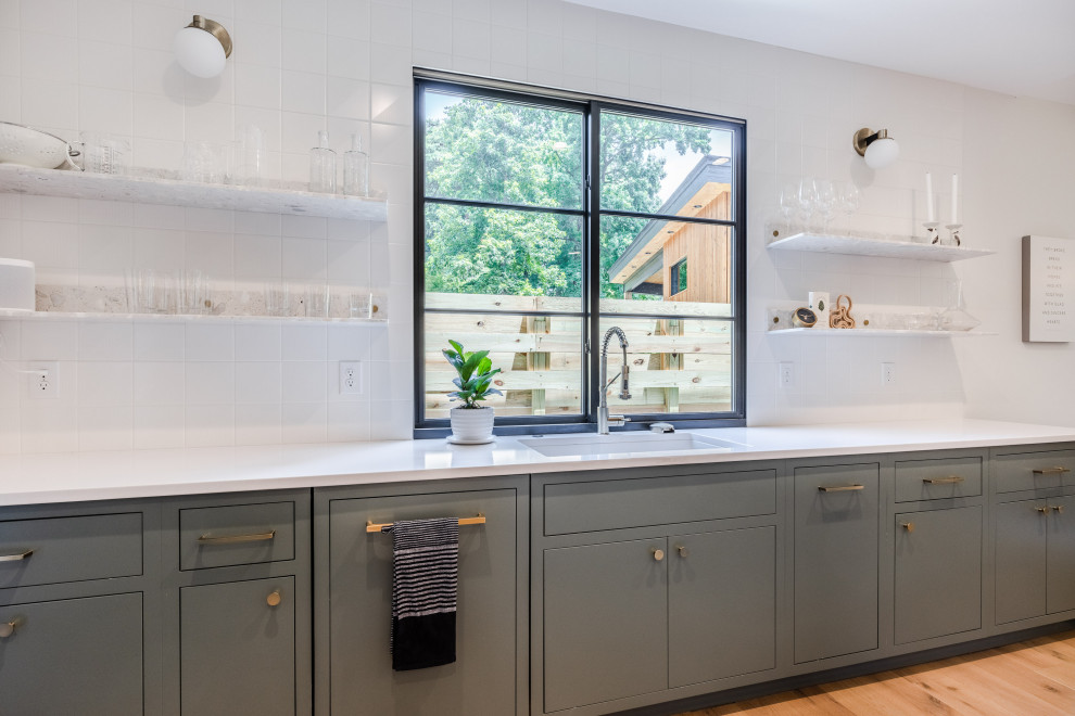 Kitchen - transitional kitchen idea