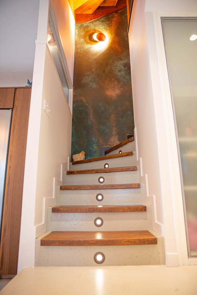 Источник вдохновения для домашнего уюта: бетонная лестница в современном стиле с металлическими ступенями