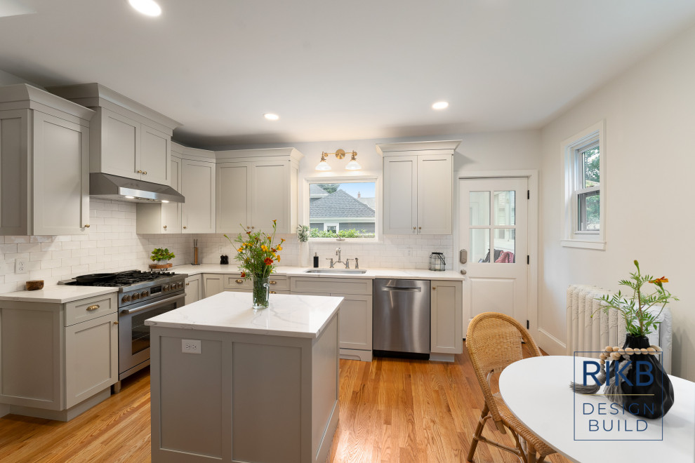 Kitchen - transitional kitchen idea in Providence