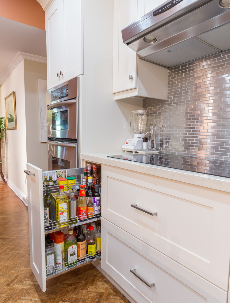 Inspiration for a transitional kitchen remodel in Toronto