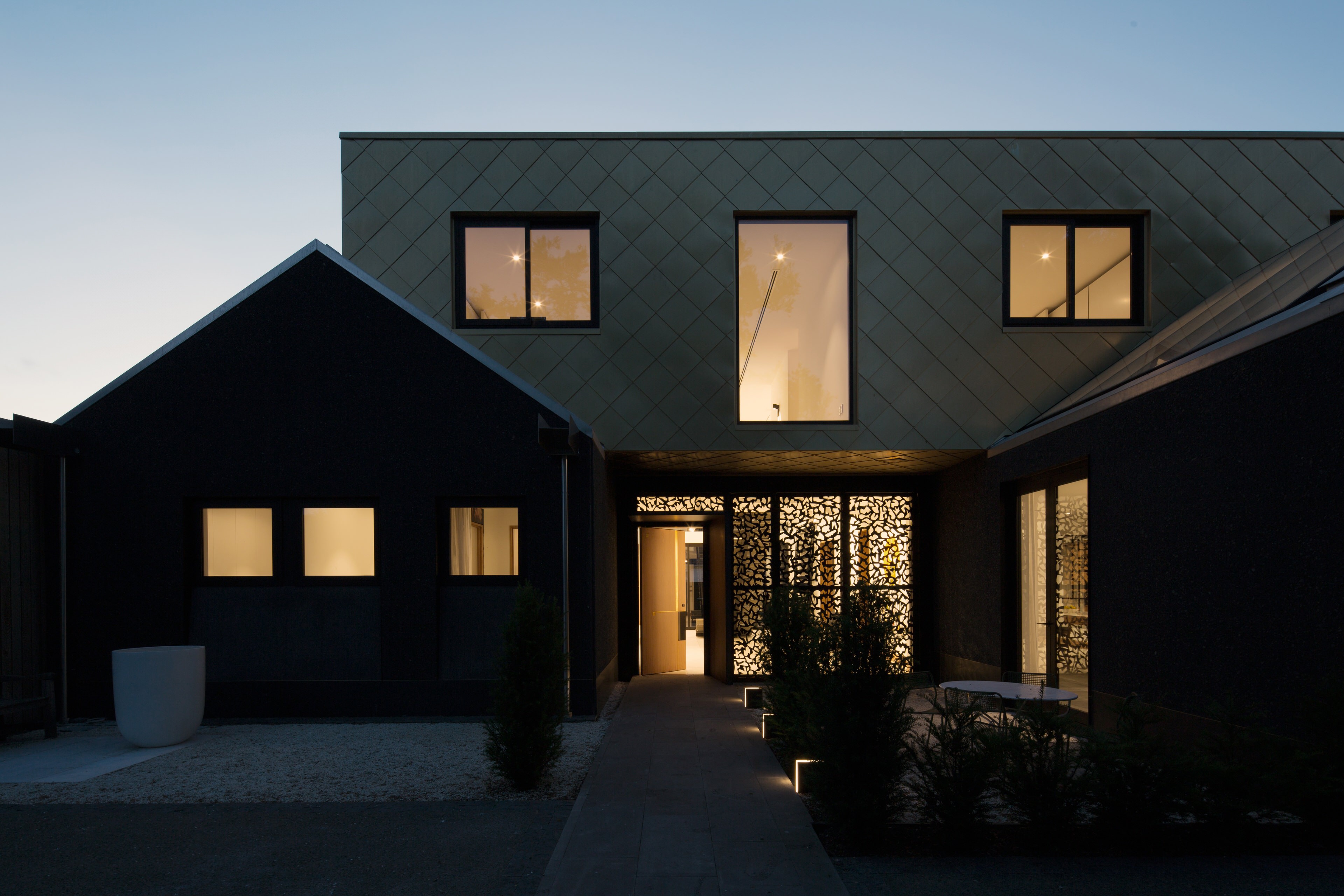 Houzz Tour: A Love of Art and Design in Every Detail of This Home ...