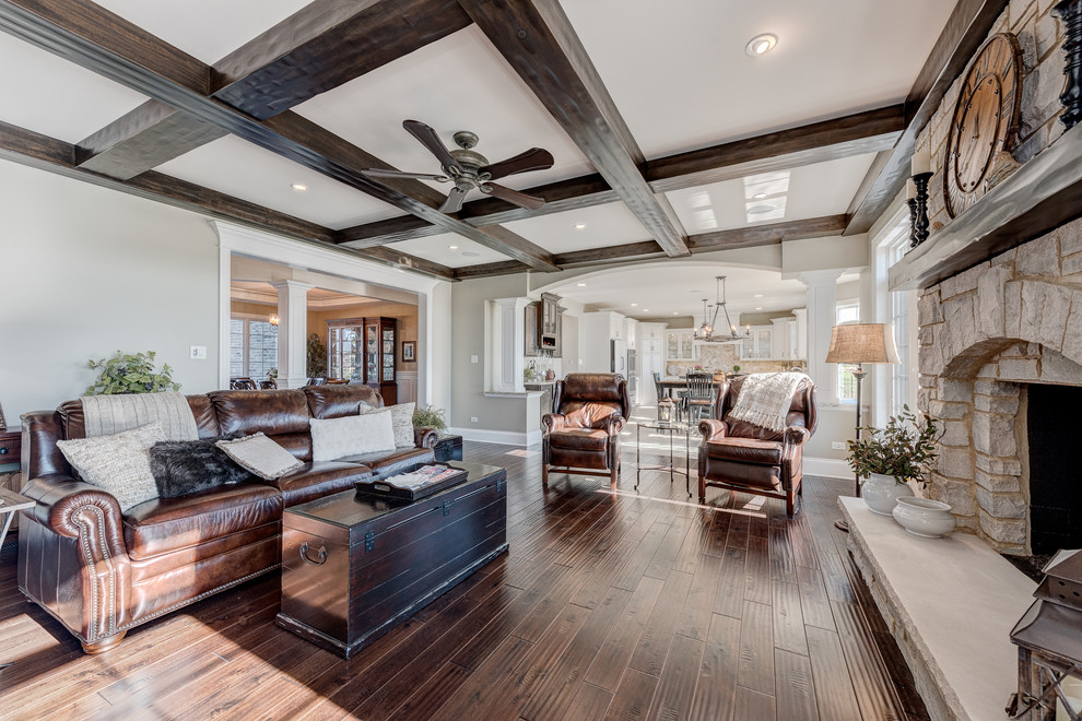 Transitional home design photo in Chicago