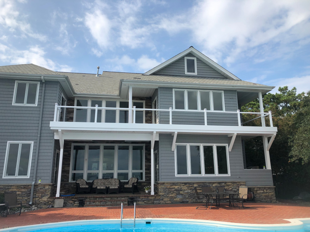 Balcony - transitional balcony idea